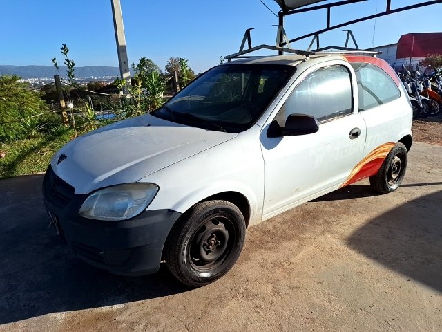 GM Celta 2P Life 2010/2011 com avarias e pintura desgastada