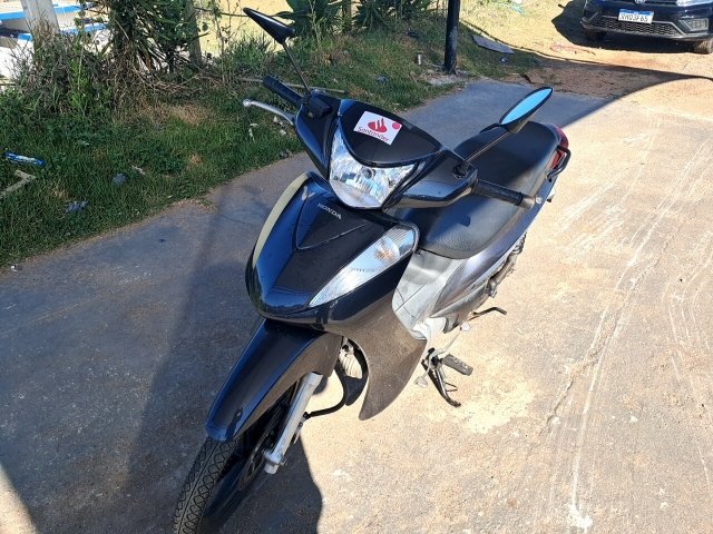 Honda Biz 125 2017 Conservada com Riscos e Amassados