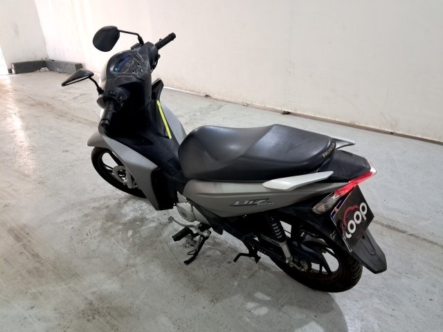 HONDA BIZ 125 Traseira Motorista