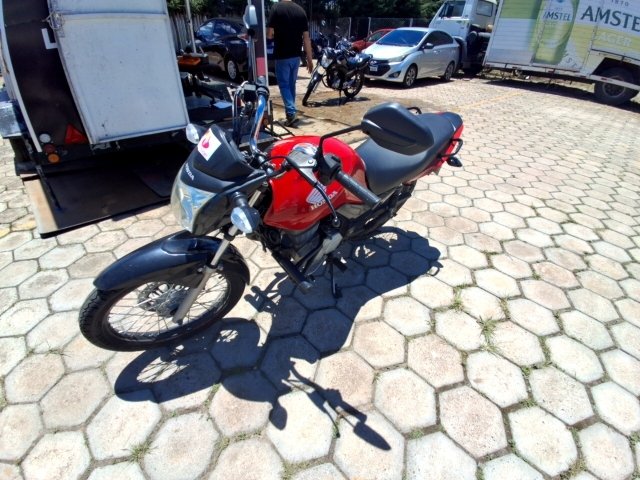 Honda CG 125i Fan 2017 Vermelha com Avarias