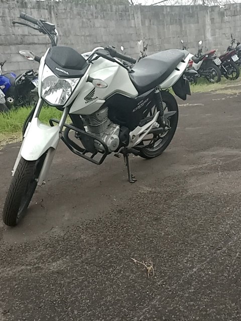 Honda CG 160 Cargo 2019/2020 com lataria e pintura com riscos e amassados