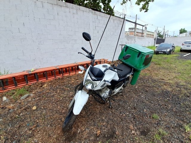 Honda CG 160 Cargo 2018/2019 com lataria e pintura com riscos e amassados