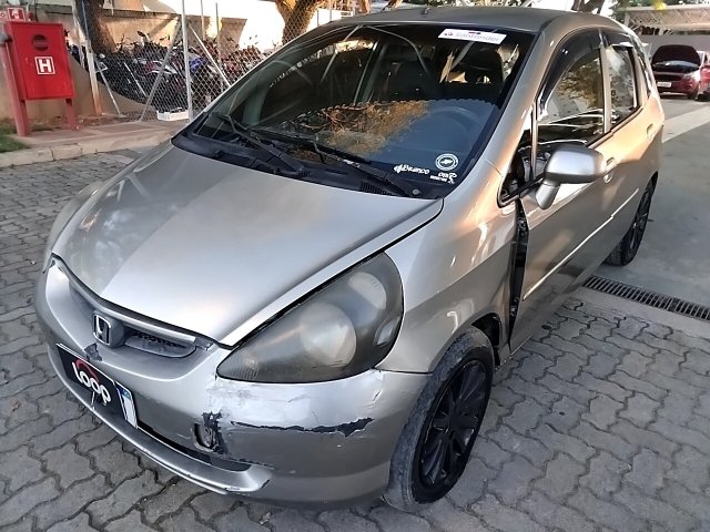 Veículo Honda Fit Honda Fit LX 2005/2006 com avarias e funcionamento 2006 em leilão