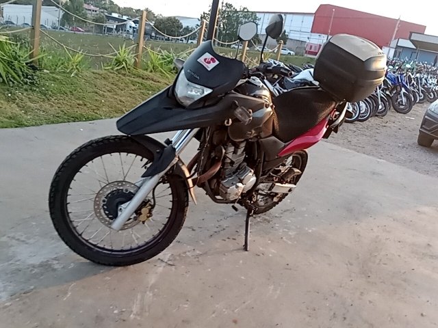 HONDA XRE 300 Frente Motorista