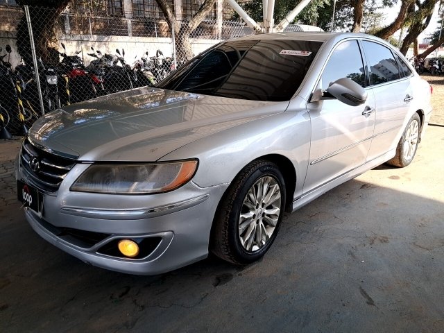Veículo Hyundai Azera Hyundai Azera 3.3 V6 2010/2011 com Teto Solar e Avarias 2011 em leilão