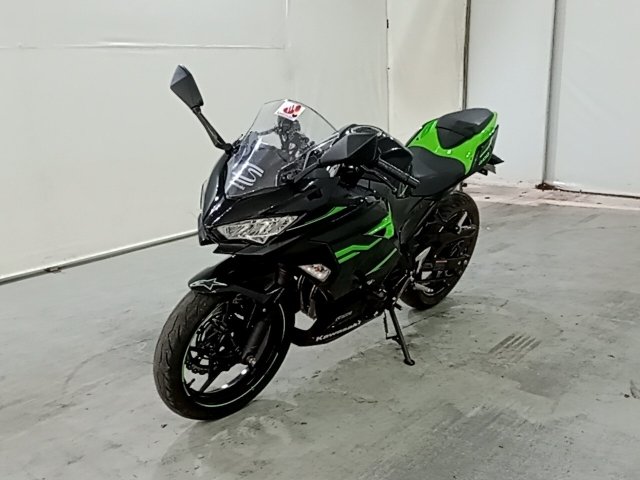 KAWASAKI NINJA 400 Frente Motorista