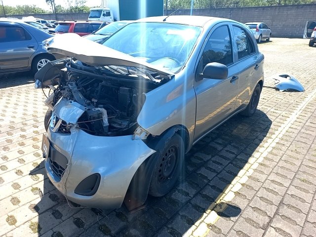 Veículo Nissan March Nissan March 10S 2015 Conservado com avarias frontais 2016 em leilão