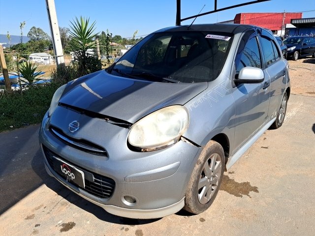 Veículo Nissan March Nissan March 16SR Flex 2012/2013 Cinza Com Avarias 2013 em leilão