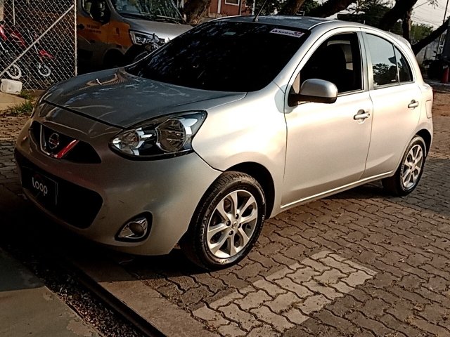 Veículo Nissan March Nissan March 16SV 2017 Prata com Avarias e Funcionando 2017 em leilão