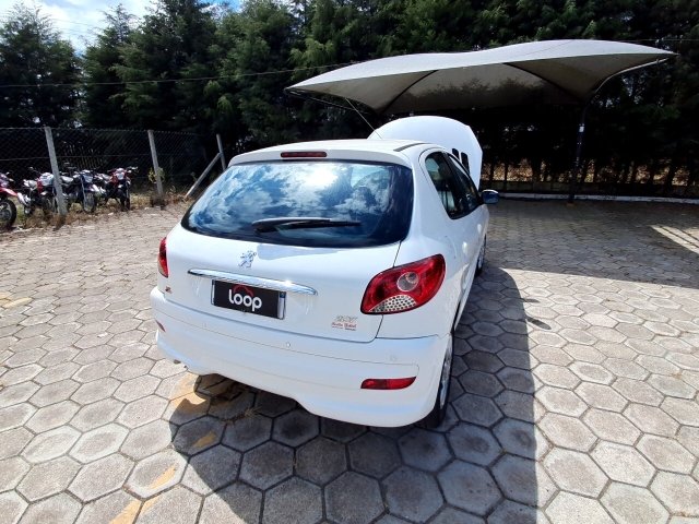 Object 207 PEUGEOT 207 1.4 SEDAN ACTIVE 8V FLEX 4P MANUAL - Loop Revenda