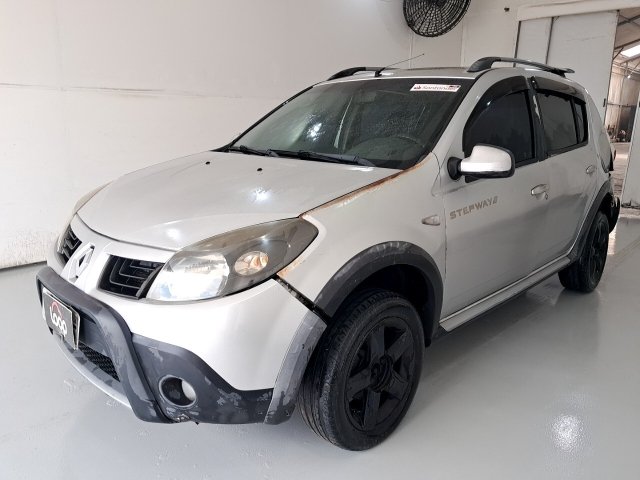 Renault Sandero Stepway 2009/2010 com avarias e potencial de reparo