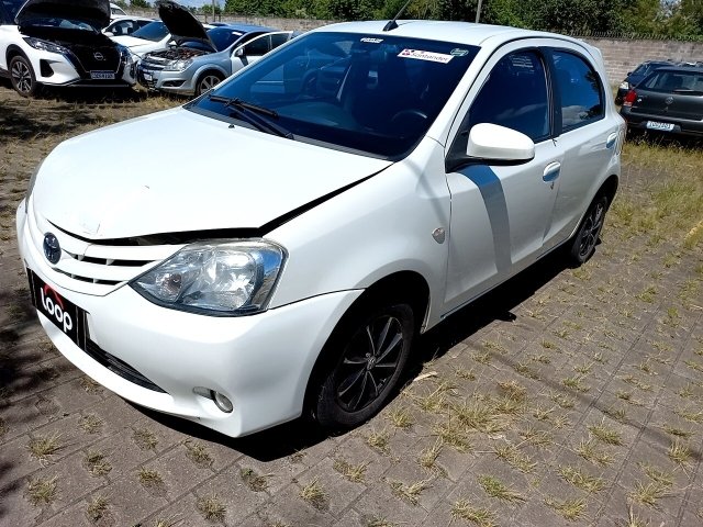 TOYOTA ETIOS HB XS 15 MT Frente Motorista