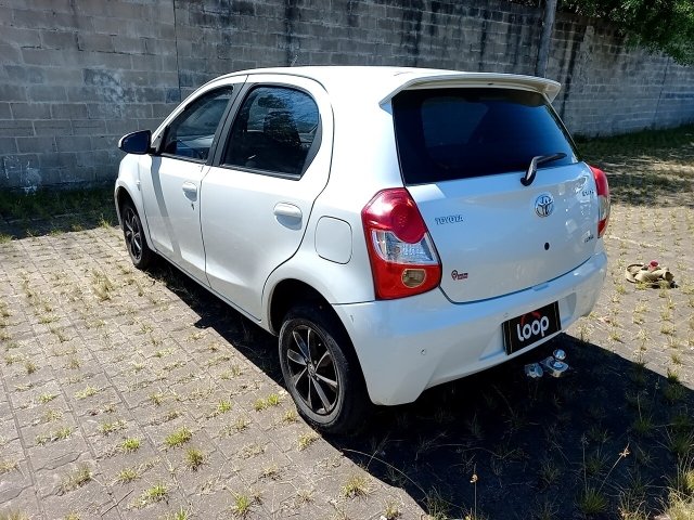 TOYOTA ETIOS HB XS 15 MT Traseira Motorista