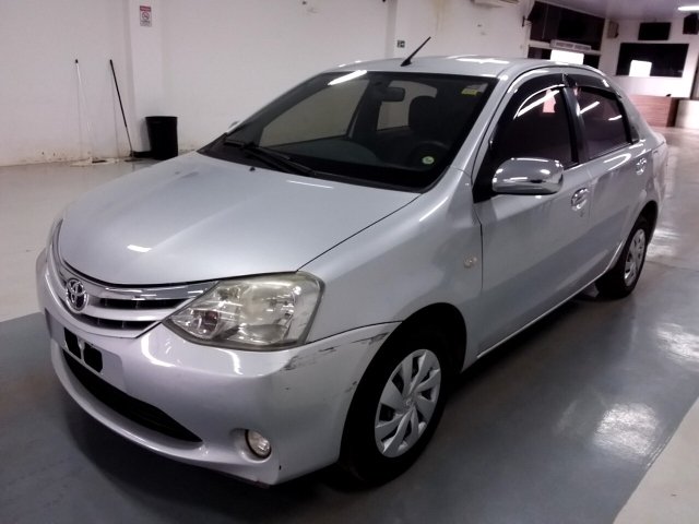 TOYOTA ETIOS SD XLS 1.5 4p Frente Motorista