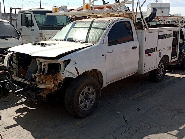 TOYOTA HILUX CS4X4CHAS 2015/2015