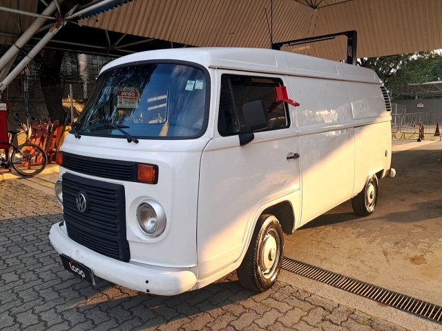 Veículo VW - VolksWagen Volkswagen VOLKSWAGEN KOMBI FURGÃO 2013/2014 2014 em leilão