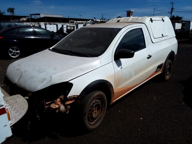 VW Saveiro CS ST MB 2014/2015 em estado ruim