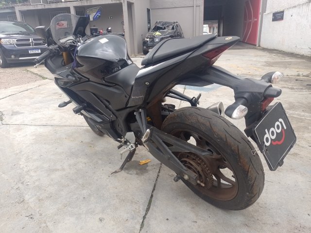 YAMAHA YZF R3 MONSTER Traseira Motorista