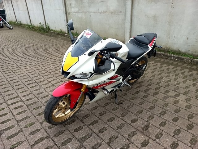 YAMAHA YZF R3 WGP 60TH Frente Motorista