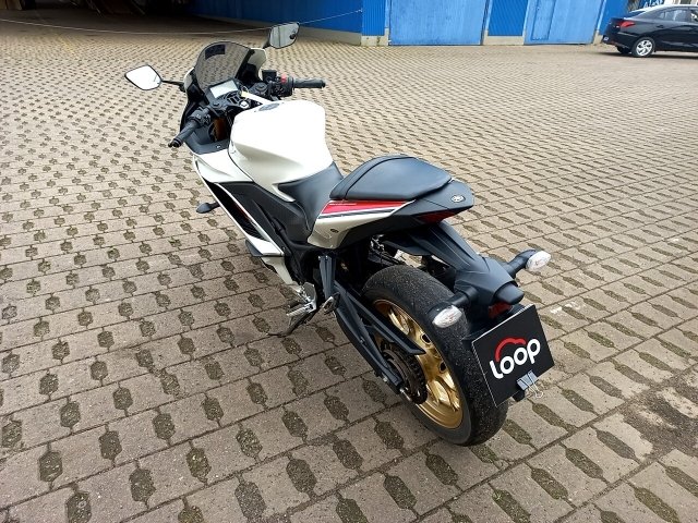YAMAHA YZF R3 WGP 60TH Traseira Motorista