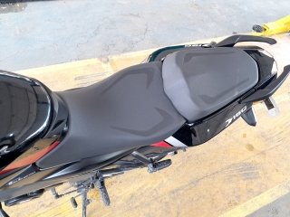 BAJAJ DOMINAR D160 Bancos traseiros