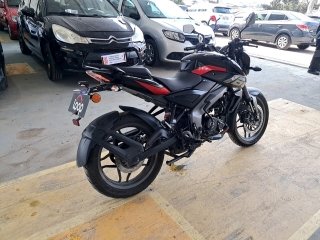 BAJAJ DOMINAR D160 Traseira Passageiro