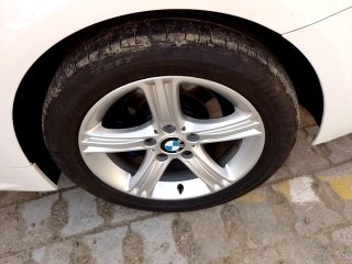 BMW 428I GRAN COUPE Pneu traseiro esq.