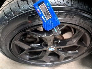 BMW X1 S20I ACTIVEFLEX Pneu dianteiro esq.