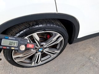 BMW X1 SDRIVE1.8I VL31 Pneu traseiro dir.