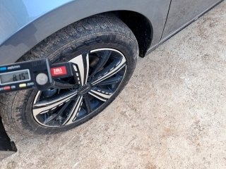 BYD KING GS DM Pneu dianteiro esq.