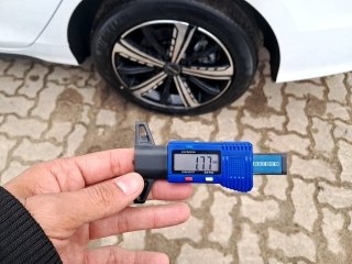 BYD KING GS DM Pneu dianteiro esq.