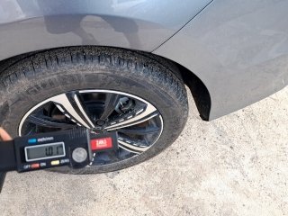 BYD KING GS DM Pneu traseiro esq.