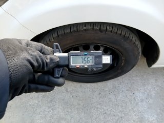 CHEV ONIX JOY Pneu dianteiro esq.