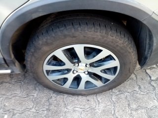 CHEV SPIN 1.8L AT ACT 1.8 4p Pneu traseiro esq.