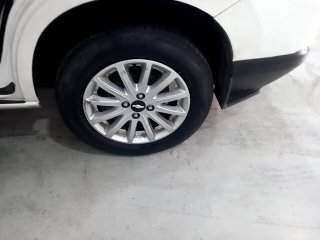 CHEV SPIN 1.8L AT LT Pneu traseiro esq.