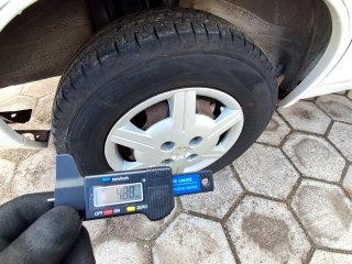 CHEVROLET CLASSIC LS Pneu traseiro dir.