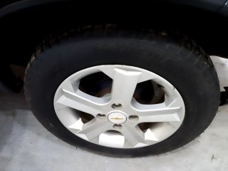 CHEVROLET CLASSIC LS Pneu traseiro esq.