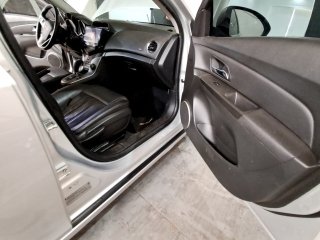CHEVROLET CRUZE LT NB Porta e interior passageiro