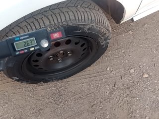 CHEVROLET MONTANA SPORT Pneu dianteiro esq.