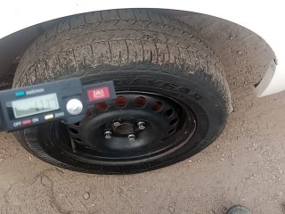 CHEVROLET MONTANA SPORT Pneu traseiro esq.