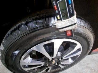 CHEVROLET ONIX 1.4AT LTZ Pneu traseiro dir.