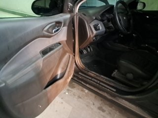 CHEVROLET ONIX 1.4MT LTZ Porta e interior motorista