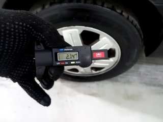 CHEVROLET PRISMA 1.4L LT Pneu dianteiro esq.