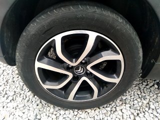 CITROEN C3 AIRCROSS EXCA 1.6 4p Pneu traseiro dir.