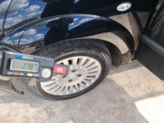 CITROEN C3 GLX 14 FLEX Pneu dianteiro esq.