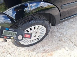 CITROEN C3 GLX 14 FLEX Pneu traseiro dir.