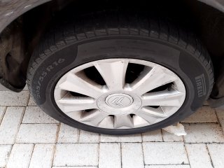 CITROEN C4 PALLAS20GAF Pneu traseiro dir.