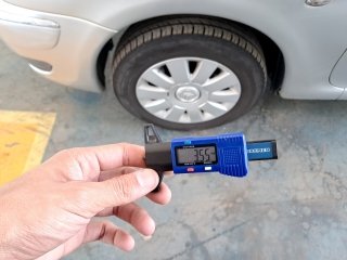 CITROEN PICASSO II16GLXF Pneu dianteiro dir.