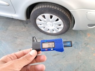 CITROEN PICASSO II16GLXF Pneu dianteiro esq.