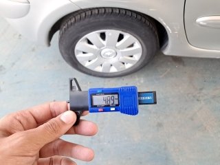 CITROEN PICASSO II16GLXF Pneu traseiro esq.